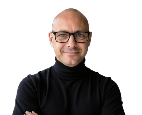 Sascha Adam im schwarzen Rollkragenpullover
